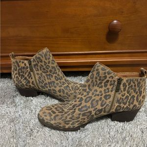 Size 9.5 Lucky Brand Leopard Booties